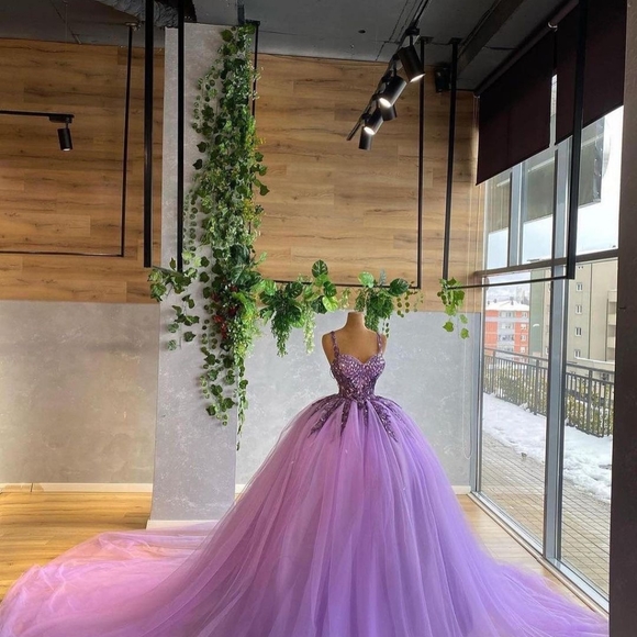 Prom Ball Dresses - Picture 4 of 10